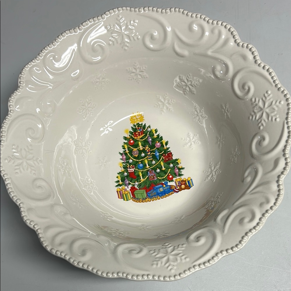 Temp-tations Christmas tree serving bowl